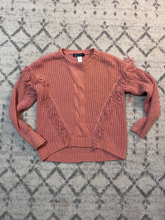 (CURVY) Round Neck Fringe Knit Sweater